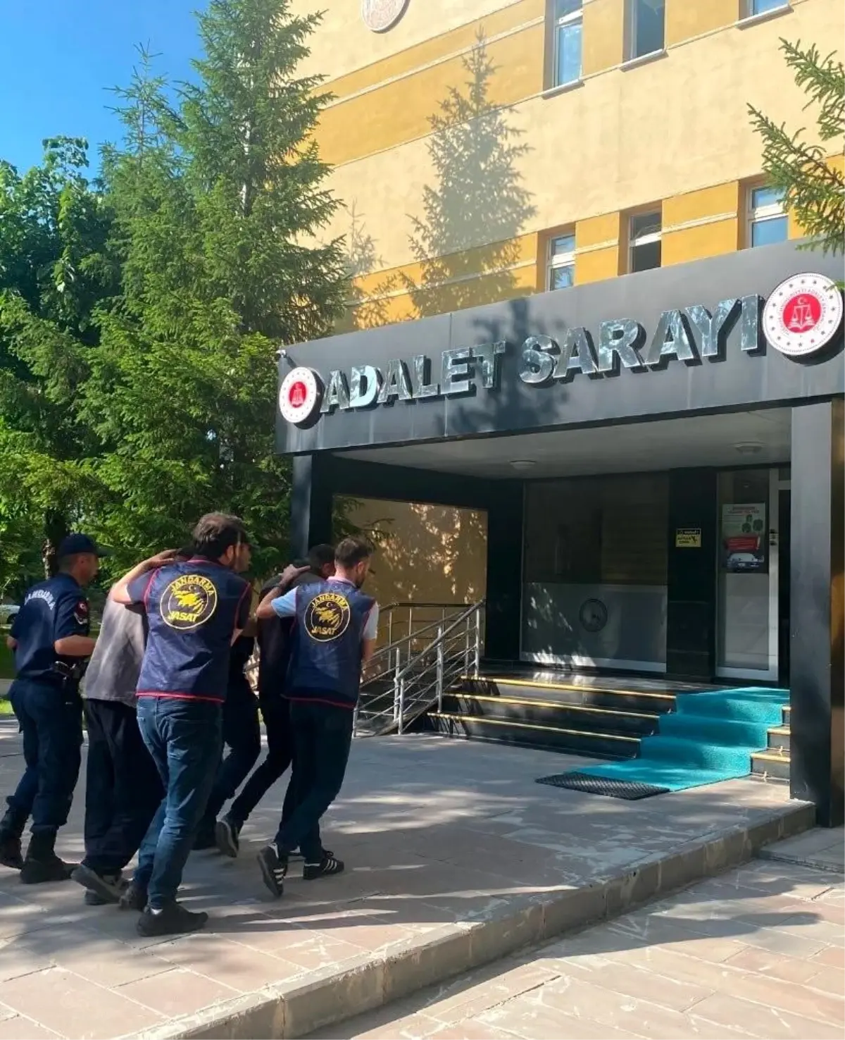 Bayburt\'ta Arı Kovanı Hırsızları Yakalandı