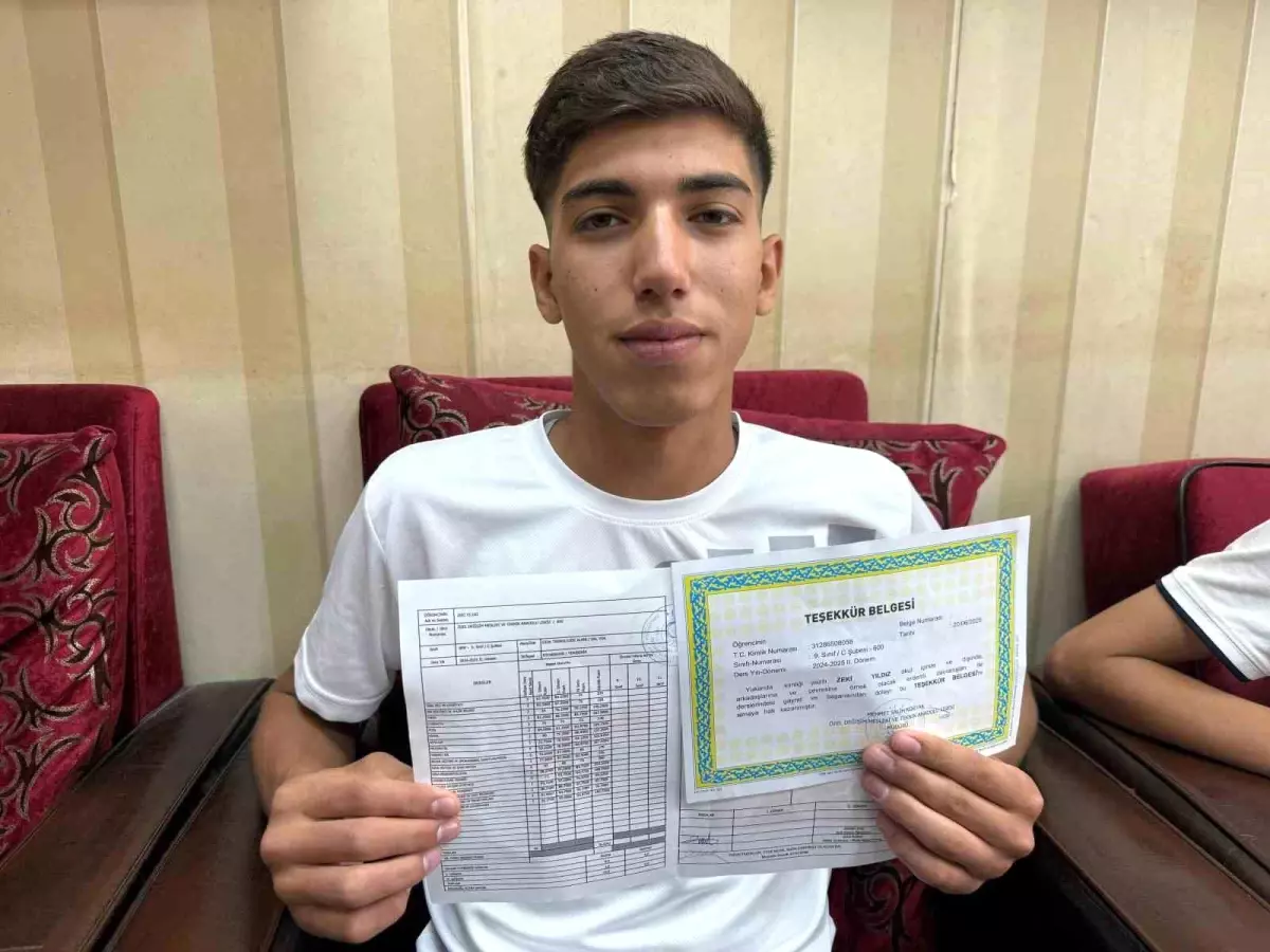 Berberden Öğrencilere Ücretsiz Tıraş Hizmeti