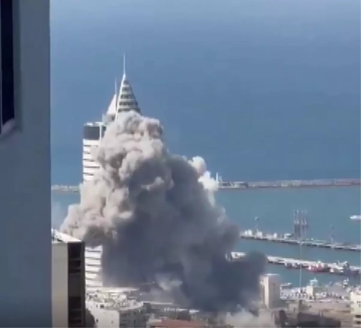 İran, İsrail\'e Füze Saldırısı Düzenledi