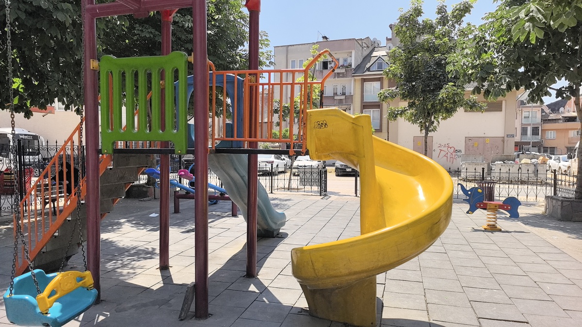 İnegöl\'de Kaydırakta Sıkışan Çocuk Kurtarıldı