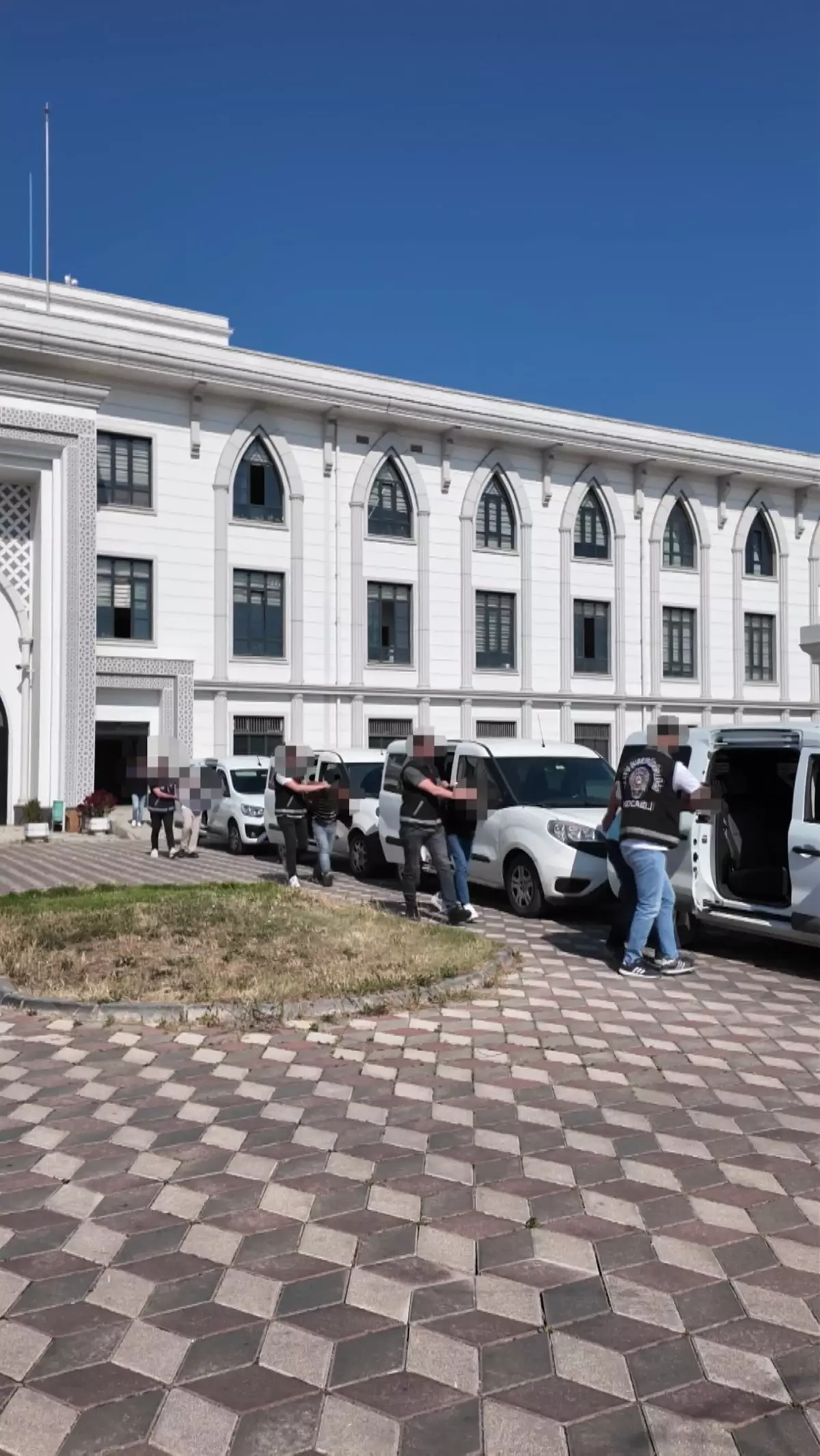 Kocaeli\'de Fuhuş Operasyonu: 6 Kadın Kurtarıldı
