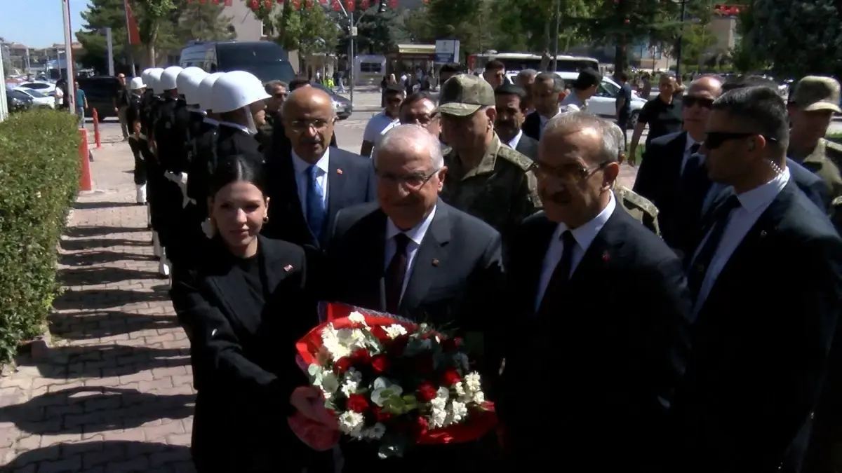 Bakan Güler Malatya\'da Ziyaretlerde Bulundu