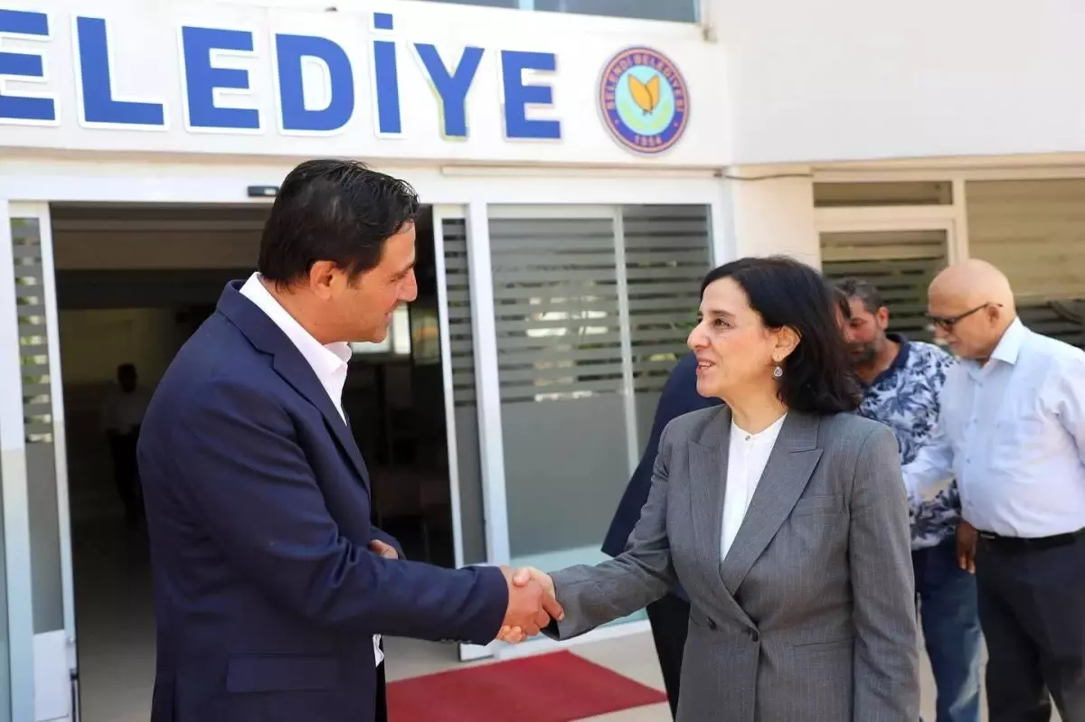 AK Parti Genel Başkan Vekili Yardımcısı Selendi\'de Projeleri Görüştü