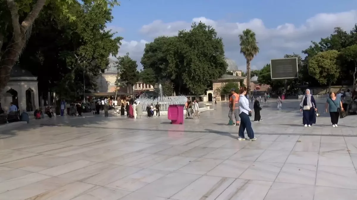 YKS Adayları Eyüp Sultan Cami\'nde Dua Etti