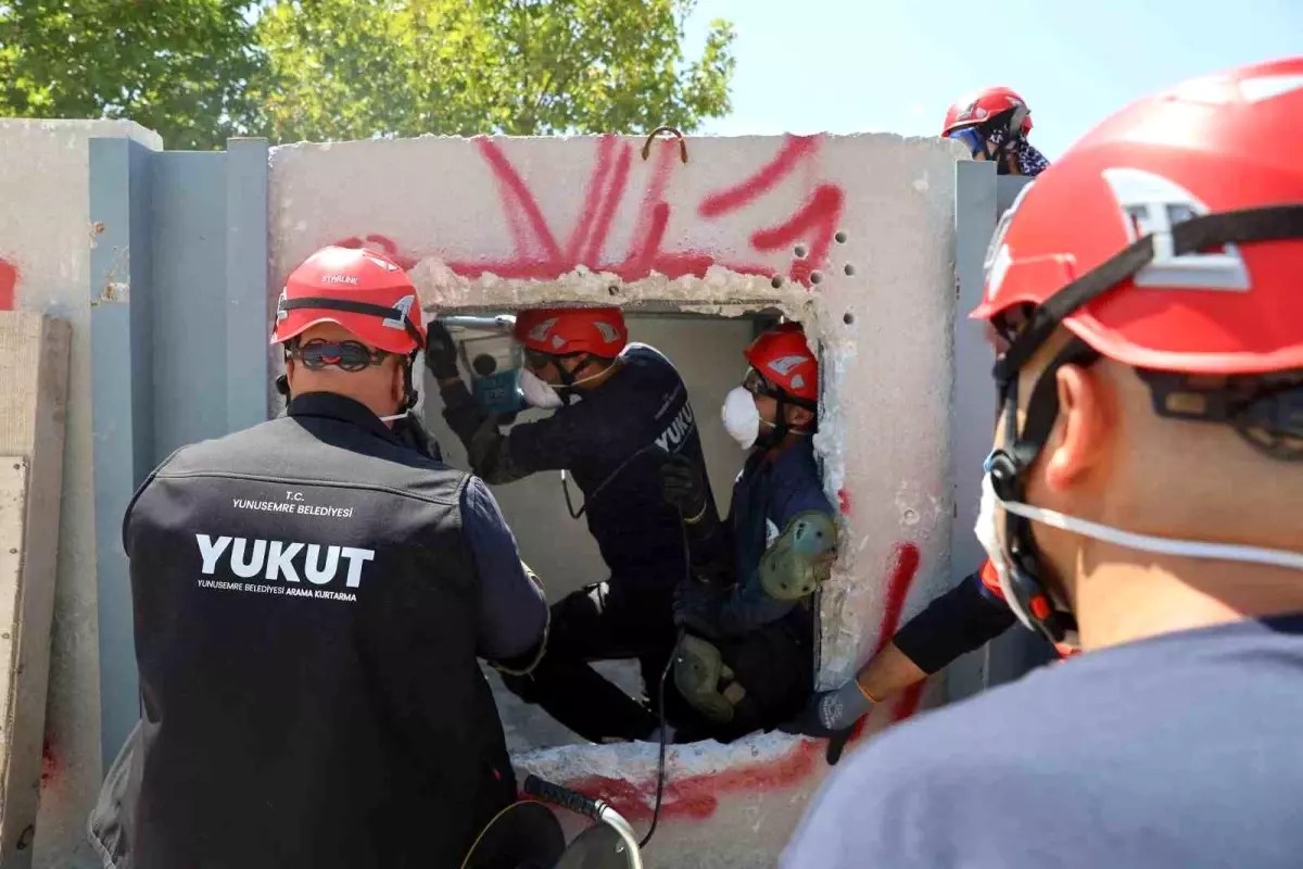 Yunuseme Belediyesi Arama Kurtarma Ekibi DAKE Eğitimini Tamamladı