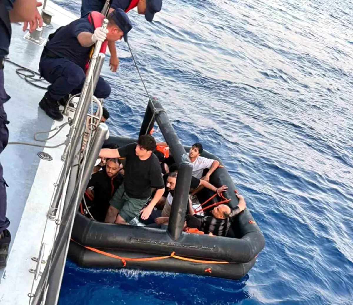Marmaris\'te 21 Göçmen Kurtarıldı