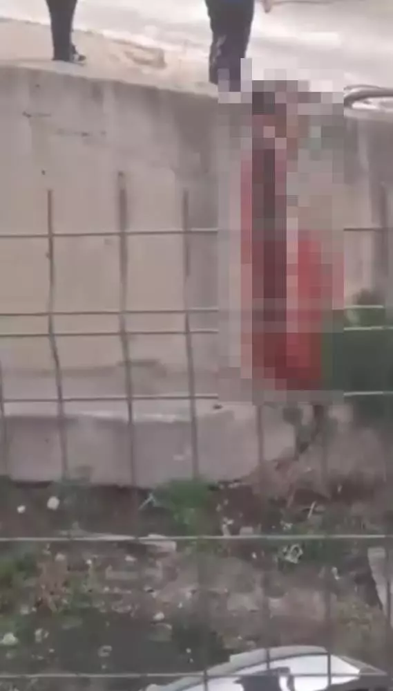 13 yaşındaki çocuk feci şekilde can verdi! Kan duvarı kırmızıya boyadı