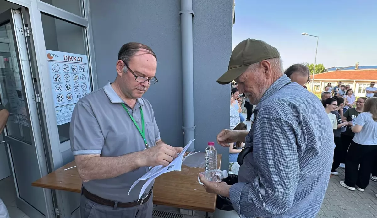 81 Yaşında 8. YKS Sınavını Geçti