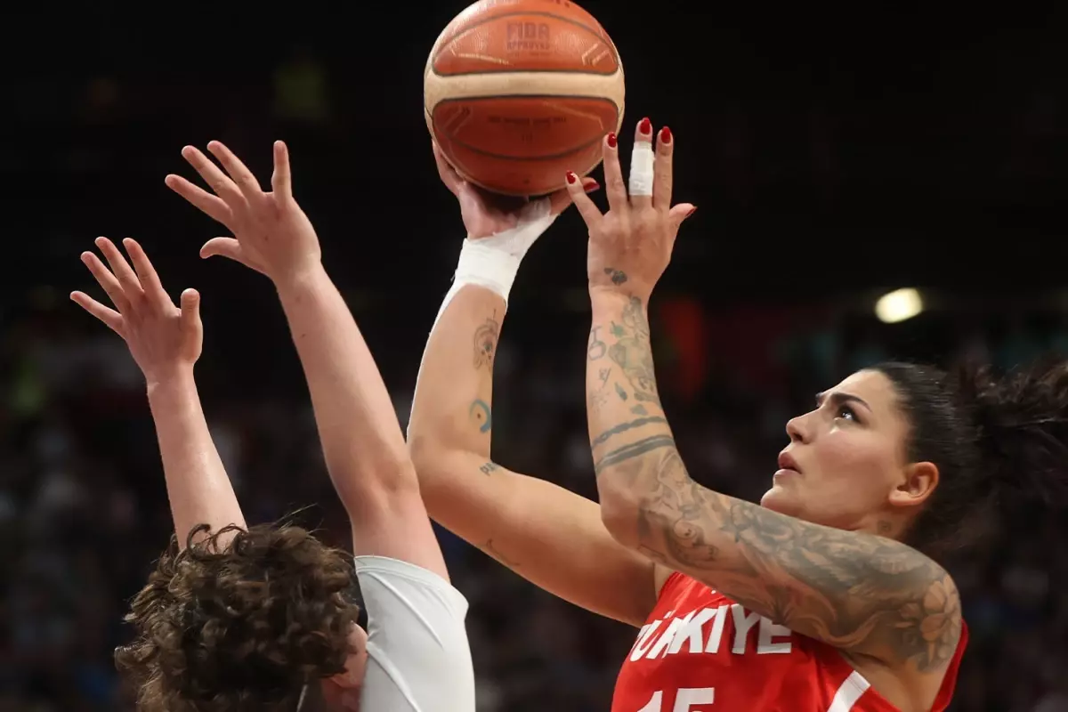 A Milli Kadın Basketbol Takımı, FIBA Avrupa Şampiyonası\'nda çeyrek finale yükseldi