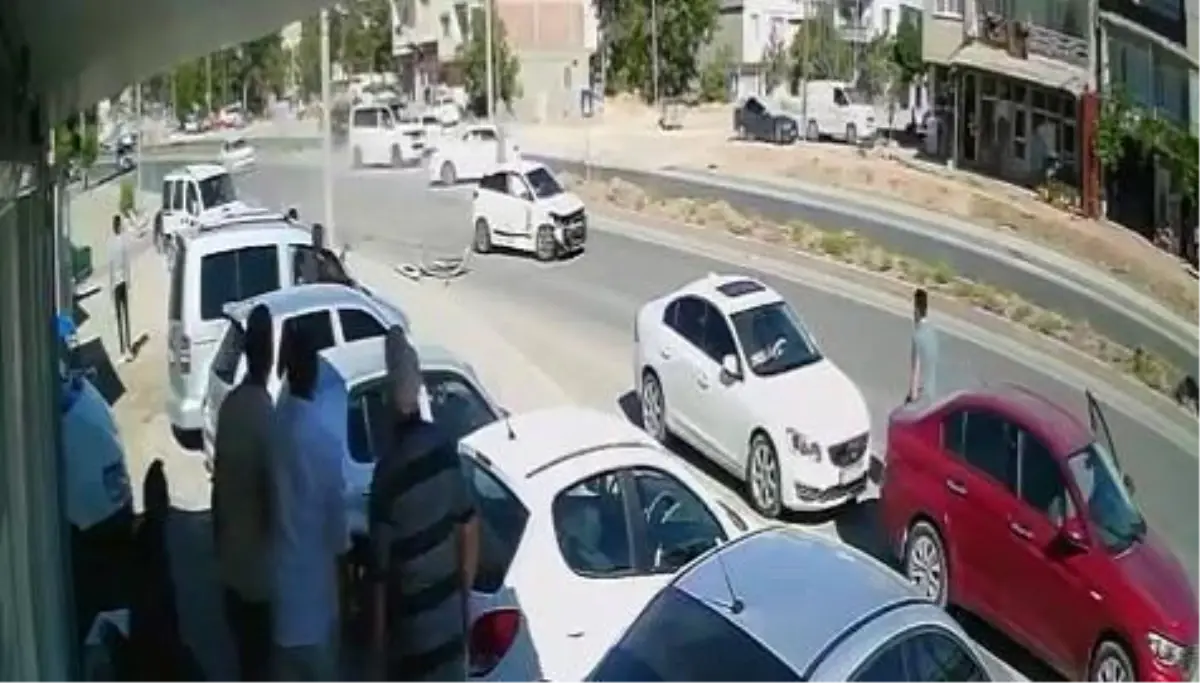 Gölbaşı\'nda Trafik Kazası: 4 Yaralı