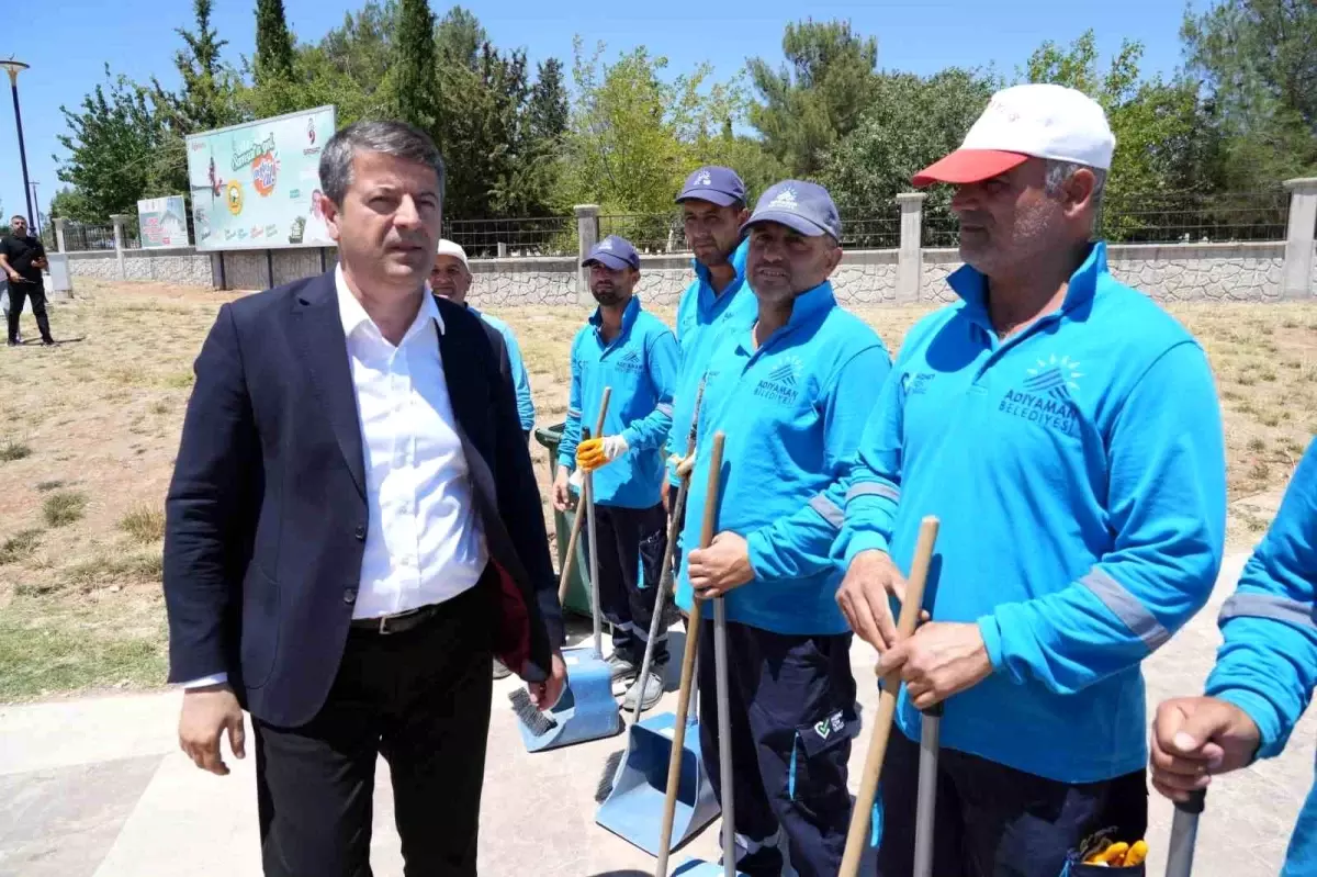 Adıyaman\'da Safvan Bin Muattal Türbesi ve Camisinde Temizlik Çalışması
