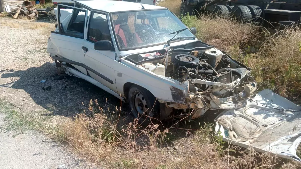 Antalya\'da Trafik Kazası: Sürücü Yaralı