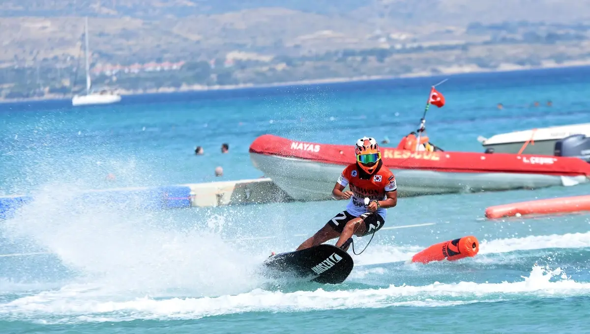 Dünya Motosurf Şampiyonası Çeşme\'de Başladı