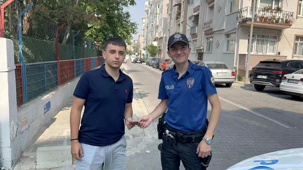 Duyarlı Genç Kadircan, Bulduğu Parayı Sahibine Ulaştırdı