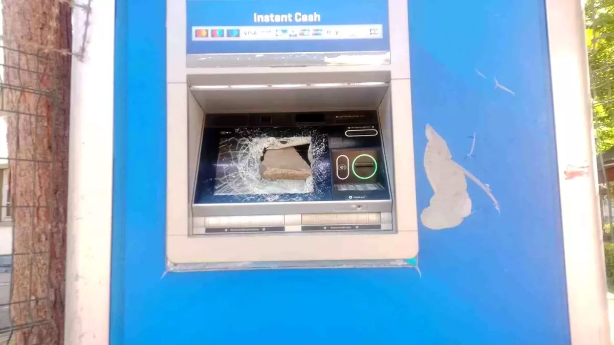 Diyarbakır\'da ATM Üç Kez Tahrip Edildi