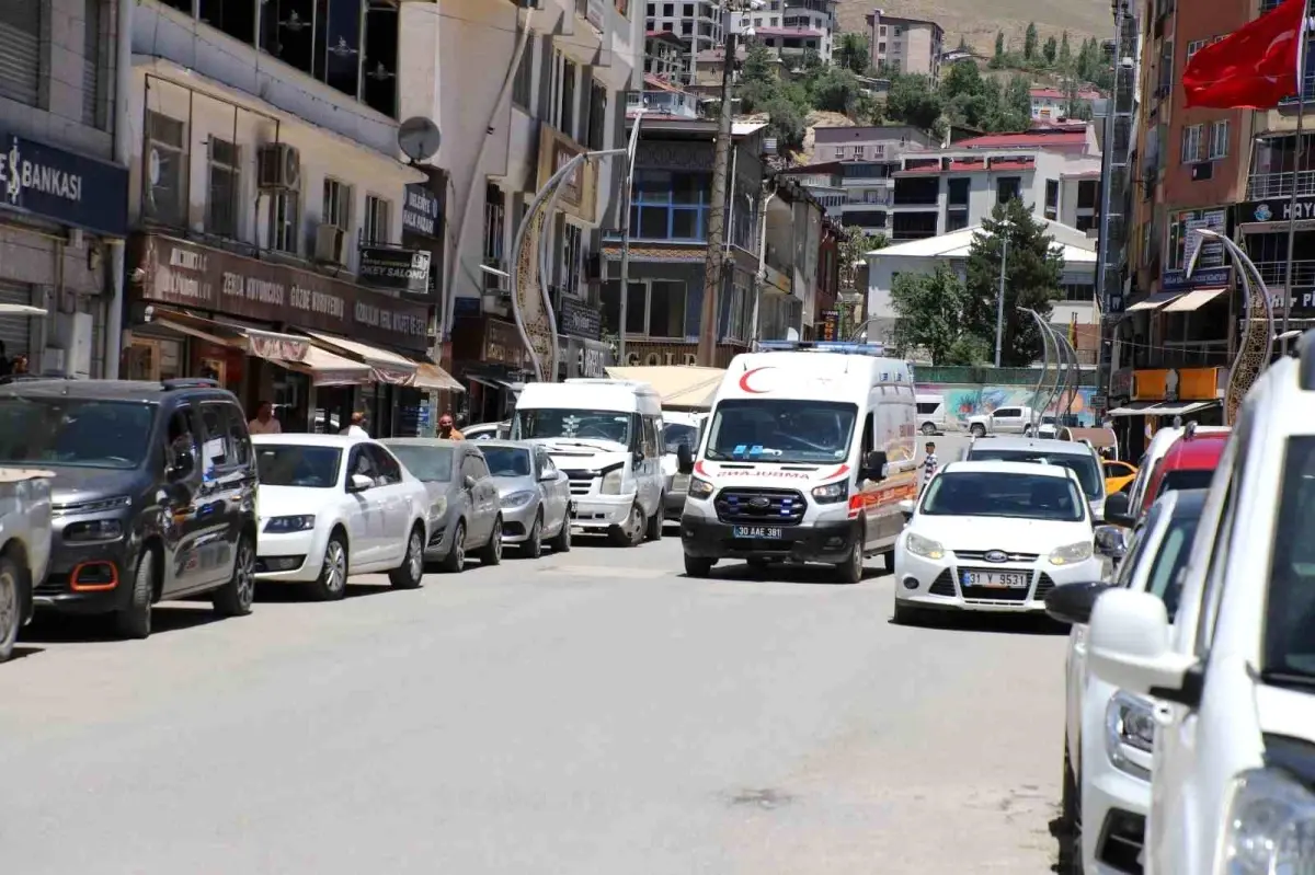 Hakkari\'de Askeri Araç Kaza Yaptı