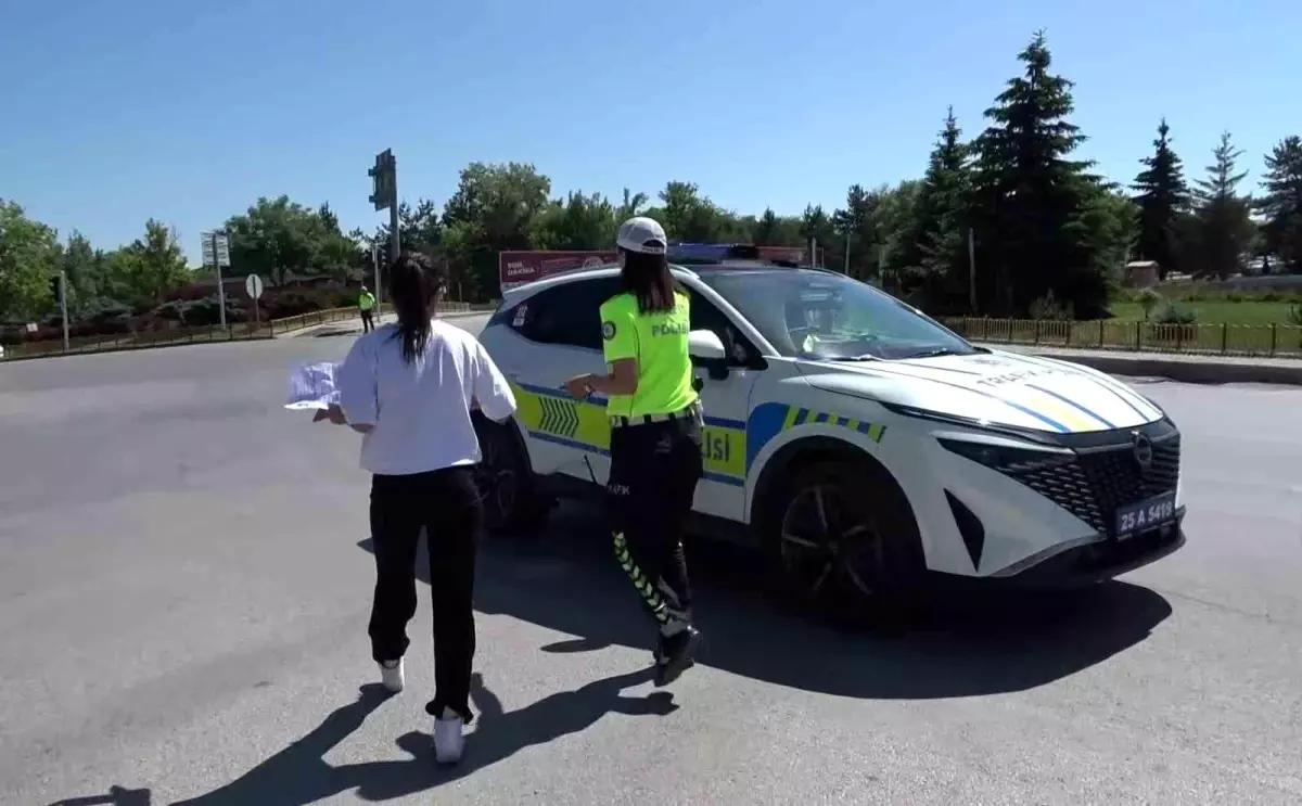 YKS Sınavında Acil Yardım: Komiser İlayda Şamlı\'nın Hızlı Müdahalesi