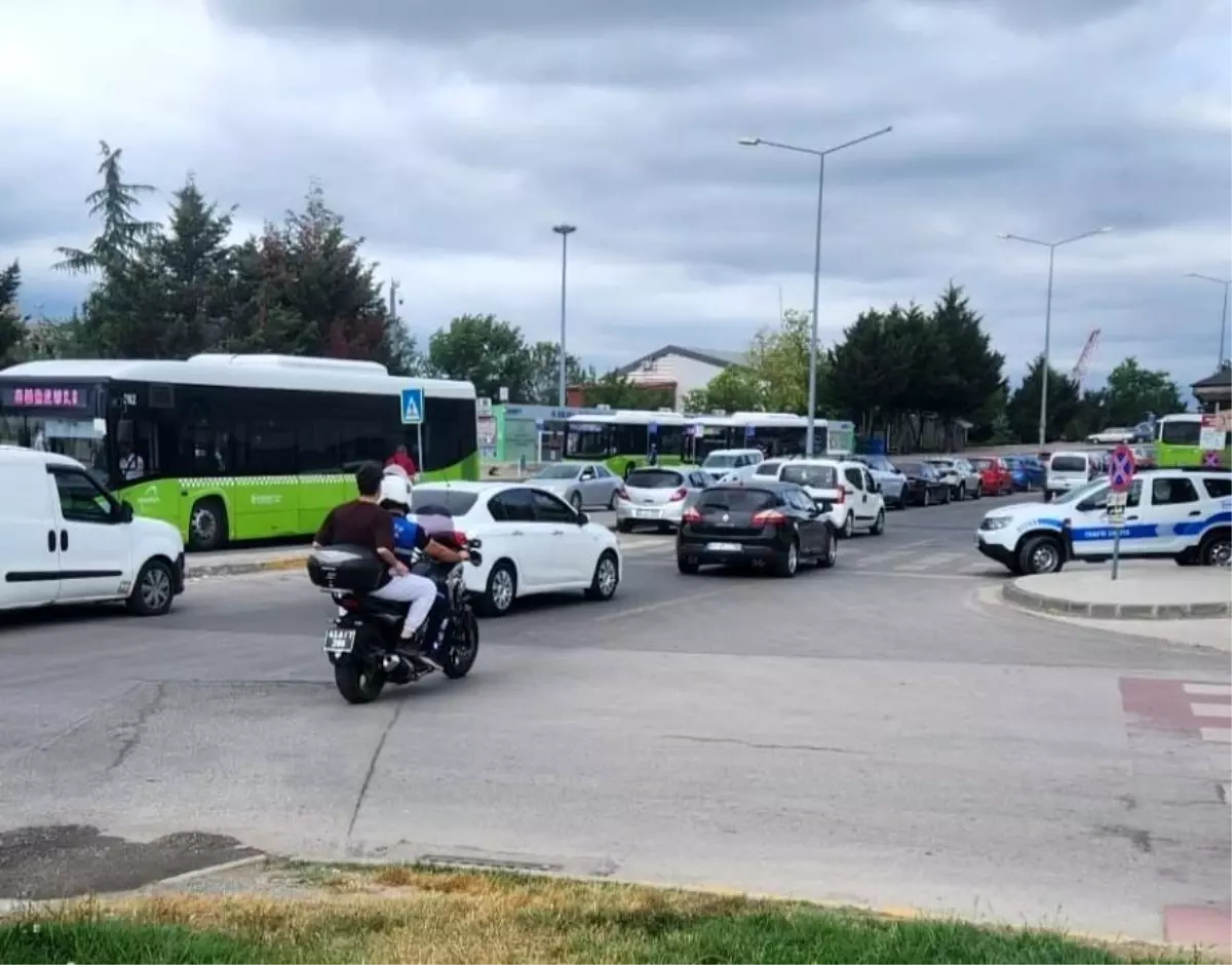Kocaeli\'de Sınava Geç Kalan Öğrencilere Zabıta Desteği
