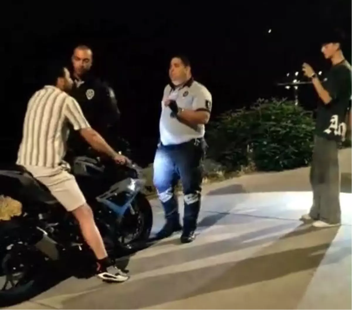 Sahilde Alkollü Motosiklet Tartışması