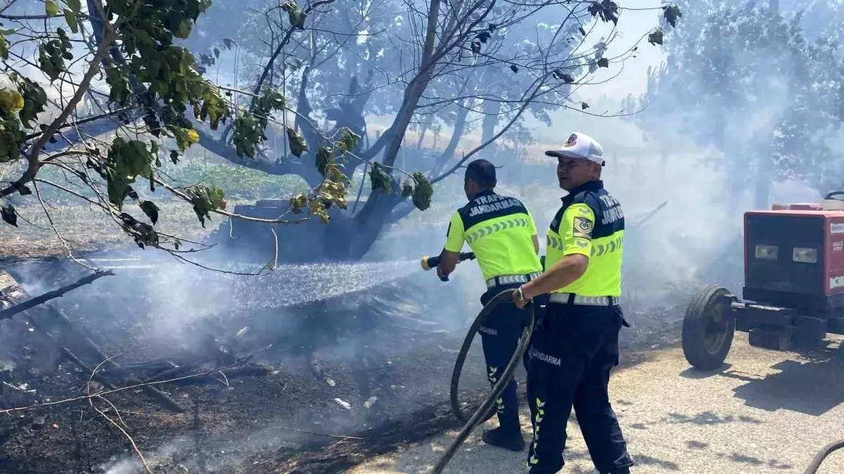 Çanakkale\'de Yangın Köyü Tehdit Ediyor