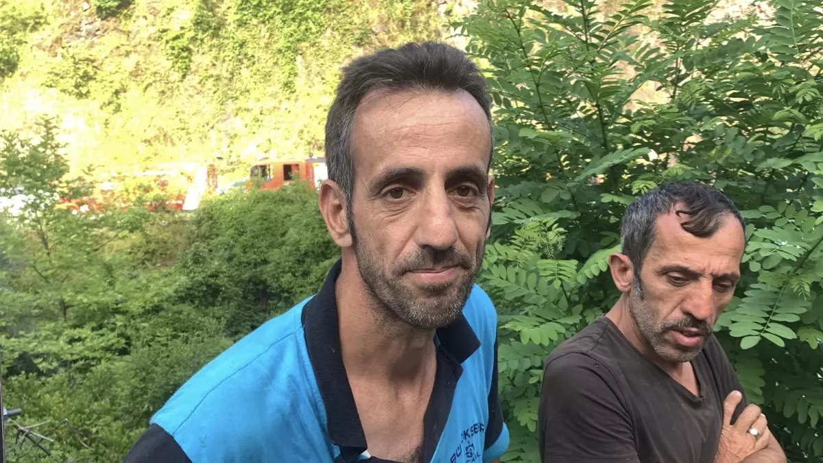 Çocuklarını kurtarmak için atladığı derede boğuldu