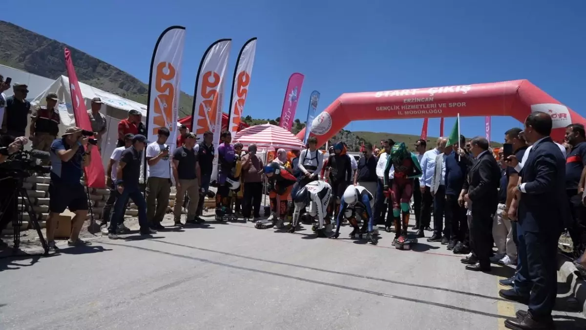 Erzincan\'da Adrenalin Dolu Kaykay Şampiyonası