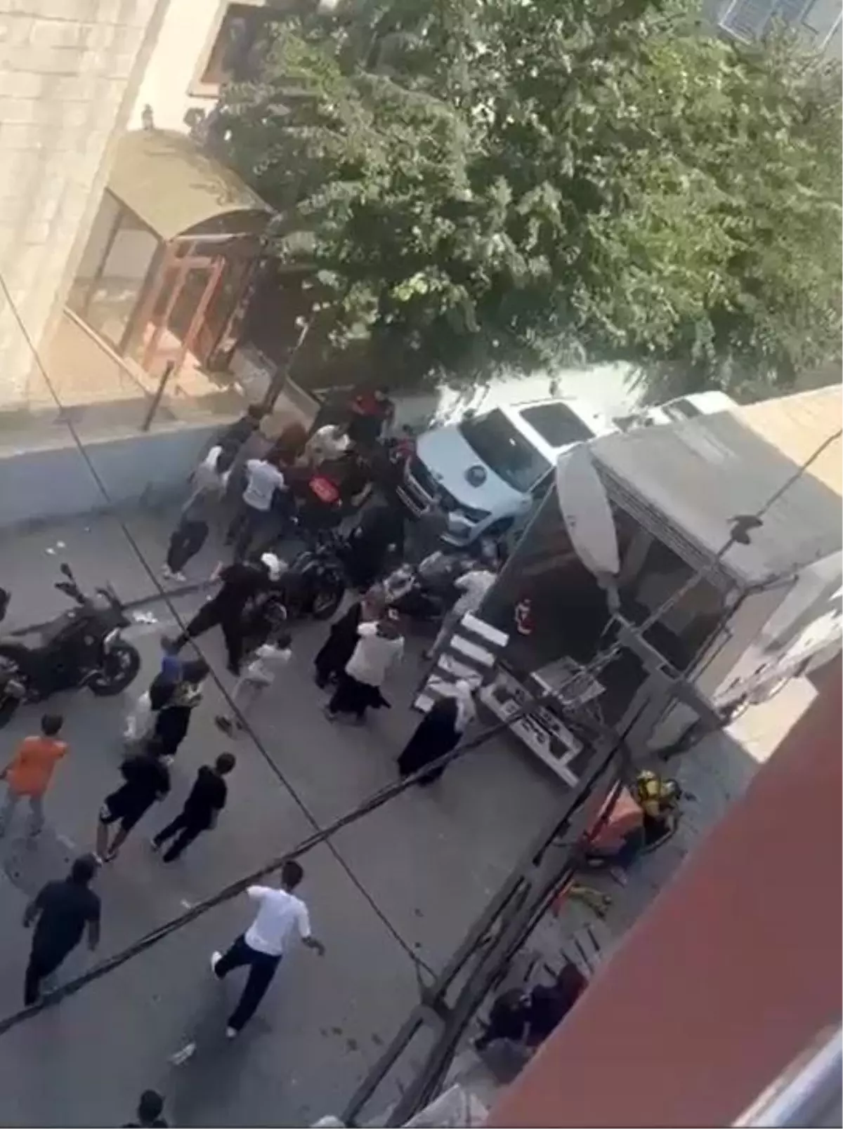 Esenyurt\'ta Polisle Şüpheli Arasında Gergin Anlar