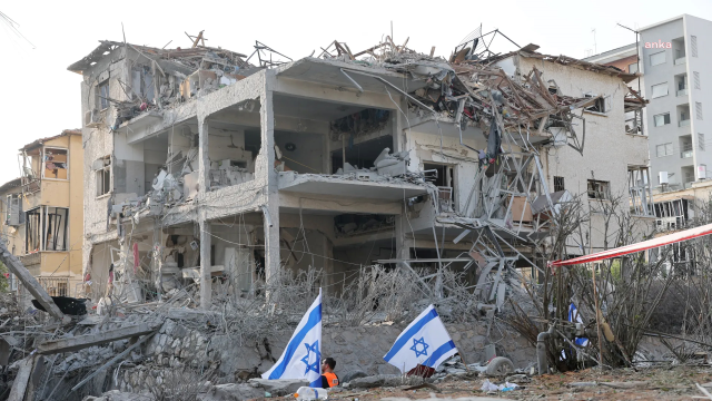 İran'dan misilleme! Hayfa ve Tel Aviv'de büyük patlamalar yaşanıyor