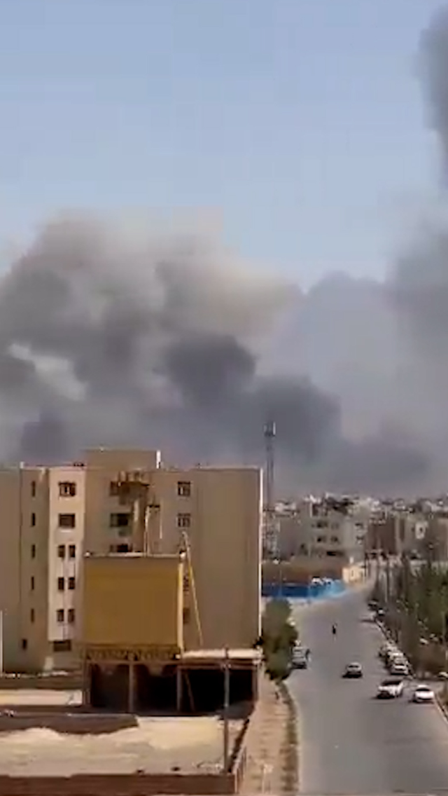 İsrail'den İran'ın stratejik noktasına saldırı! Şiddetli patlamalar meydana geldi