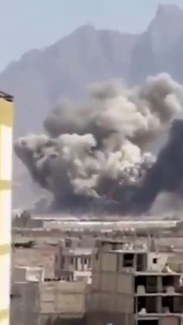 İsrail'den İran'ın stratejik noktasına saldırı! Şiddetli patlamalar meydana geldi