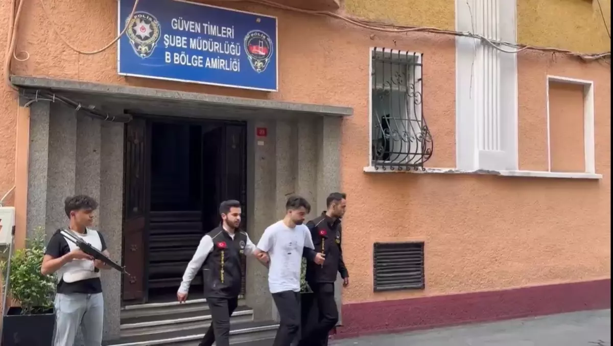Taksim\'de Kovalamaca: 68 Suçtan Aranan Şüpheli Yakalandı