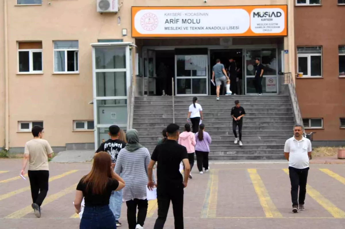 Kayseri\'de AYT Heyecanı Başladı