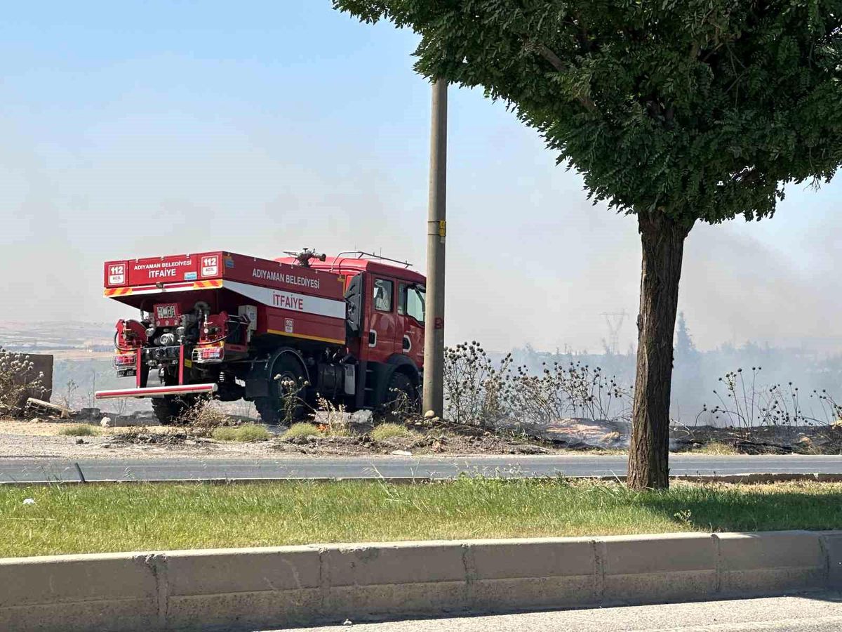 Adıyaman\'da Anız Yangını Bahçeye Sıçradı
