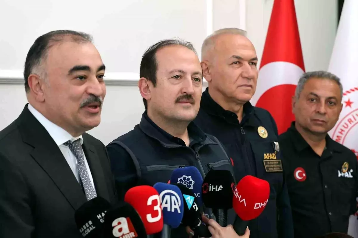 Azerbaycan\'dan AFAD\'a İşbirliği Rozeti