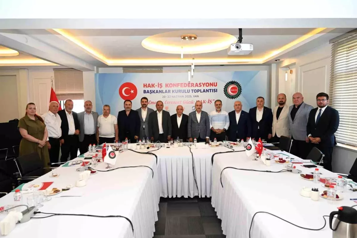 HAK-İŞ\'ten Kamu Sözleşmesi Talebi