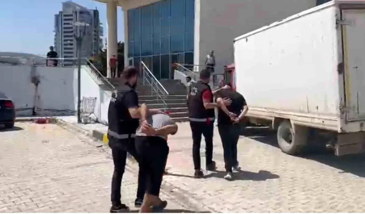 Hatay\'da 4 Aranan Şahıs Yakalandı