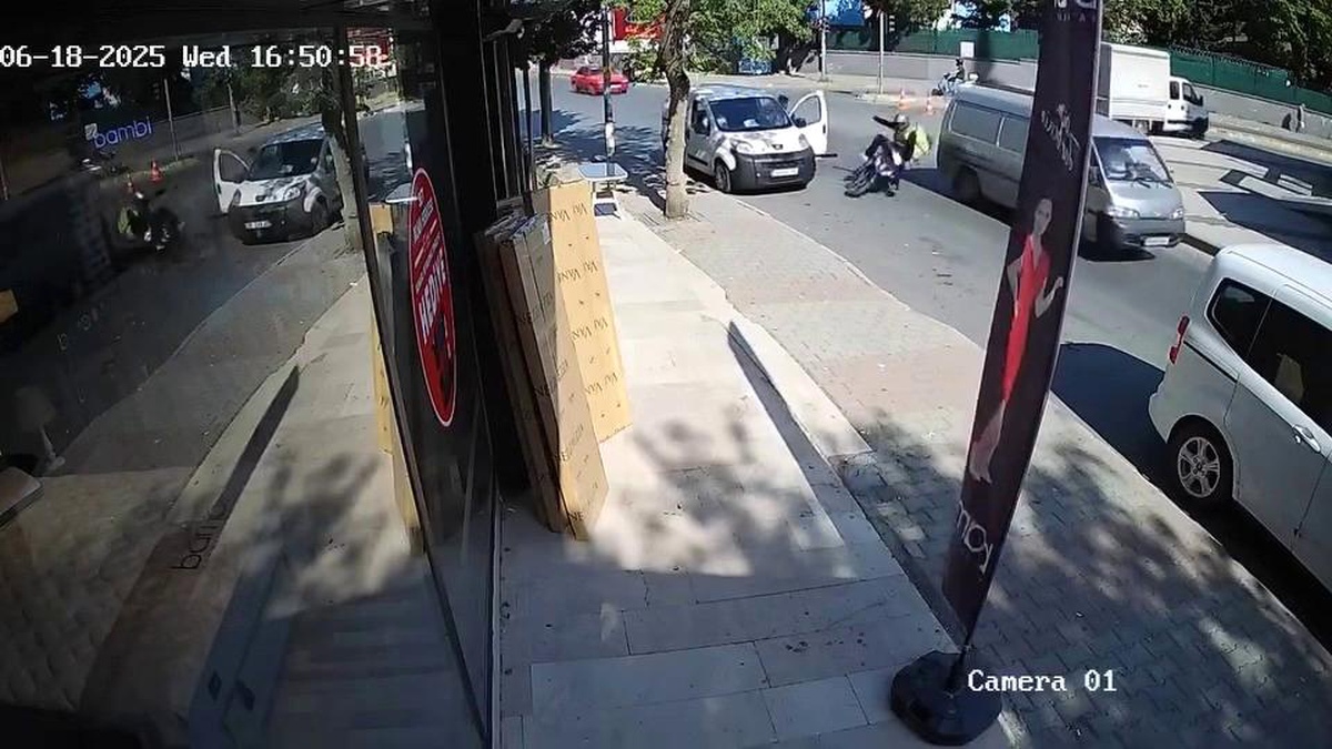 Kartal\'da Motosiklet Sürücüsü Kapı Açılmasıyla Yaralandı