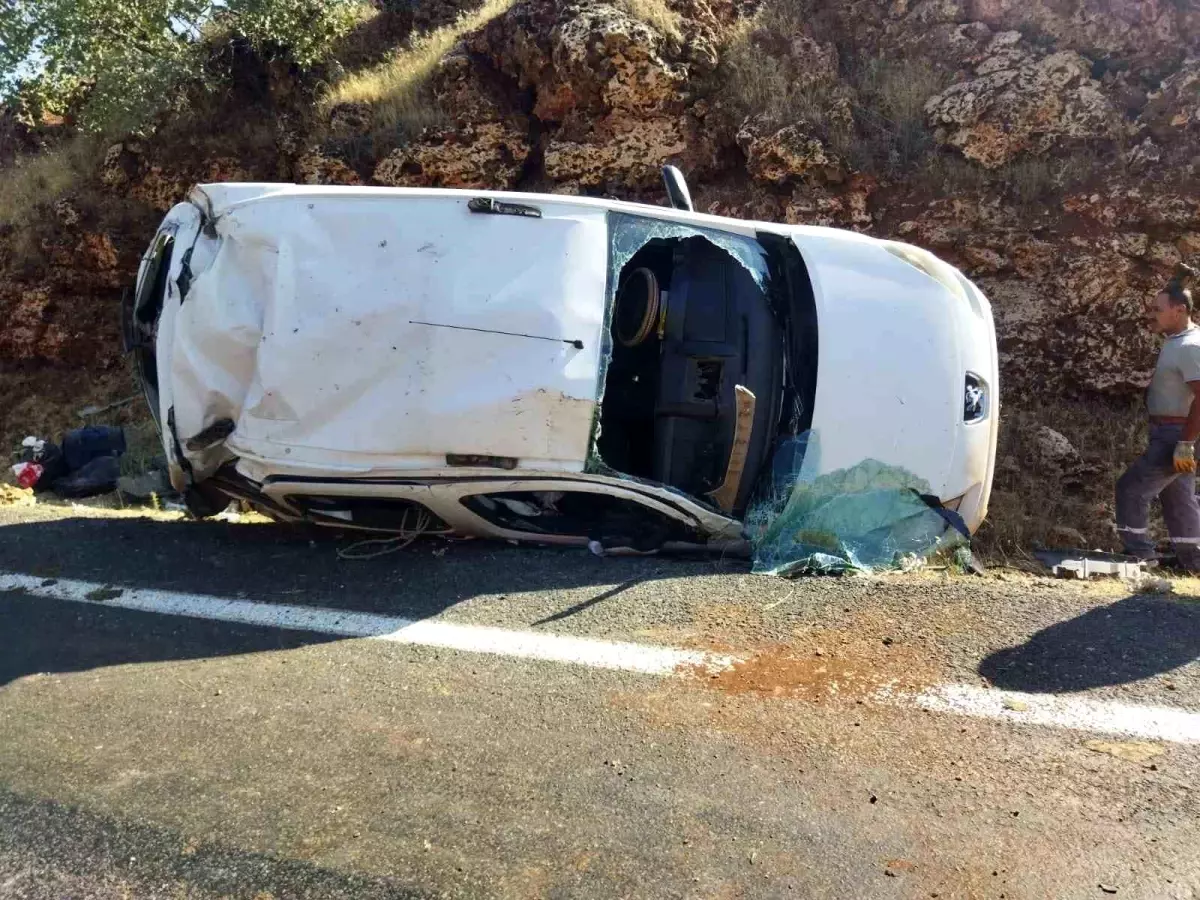 Midyat\'ta Trafik Kazası: 3 Yaralı
