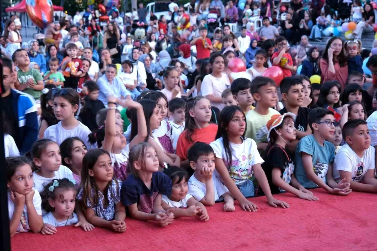 Bolu Belediyesi\'nden Çocuklara Karnelerine Festival Coşkusu