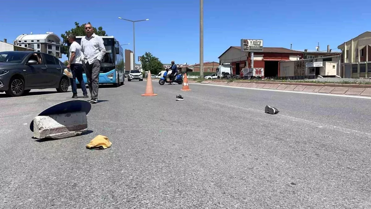 Sivas\'ta Yolcuya Kamyon Çarptı: 74 Yaşındaki Adam Hayatını Kaybetti