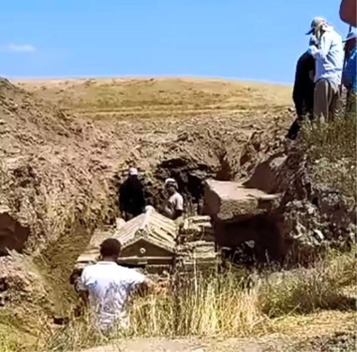 Denizli\'de Kaçak Kazı: Binlerce Yıllık Lahit Bulundu