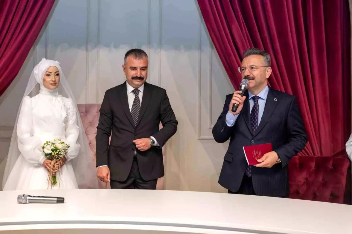 Vali Aksoy, Nikah Şahidliği Yaptı