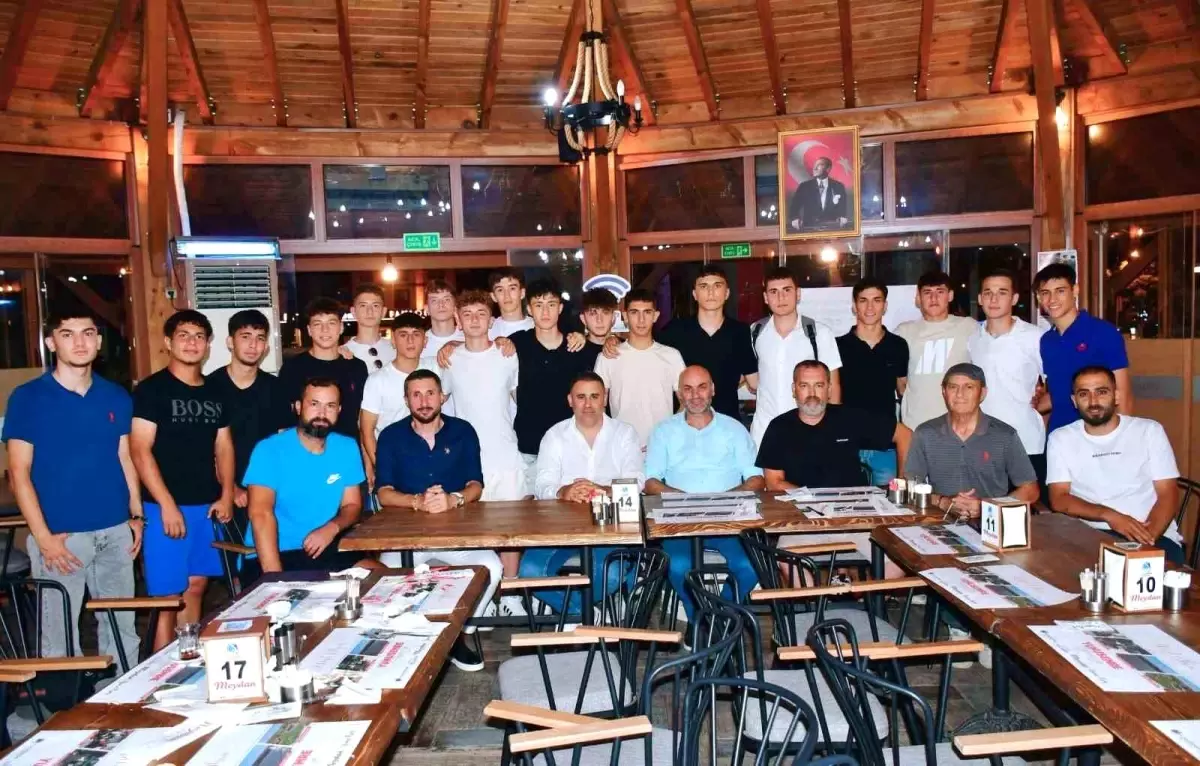 Yunusemre Belediyespor U17 Futbol Takımı Türkiye Şampiyonası\'na Hazır