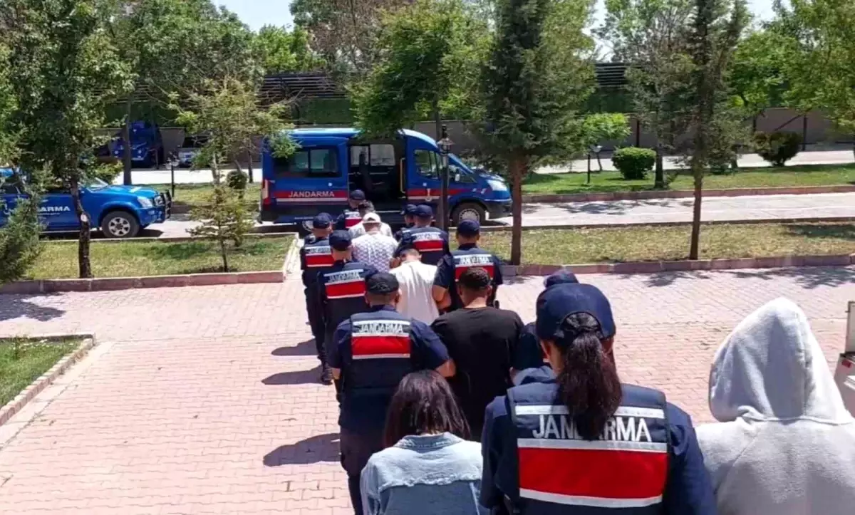 Aksaray\'da Uyuşturucu Operasyonu: 3 Tutuklama