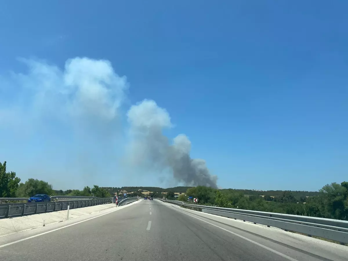 Çanakkale\'de Tarım Arazisinde Yangın
