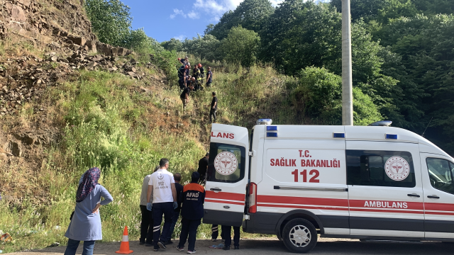 Çocuklarını kurtarmak için atladığı derede boğuldu