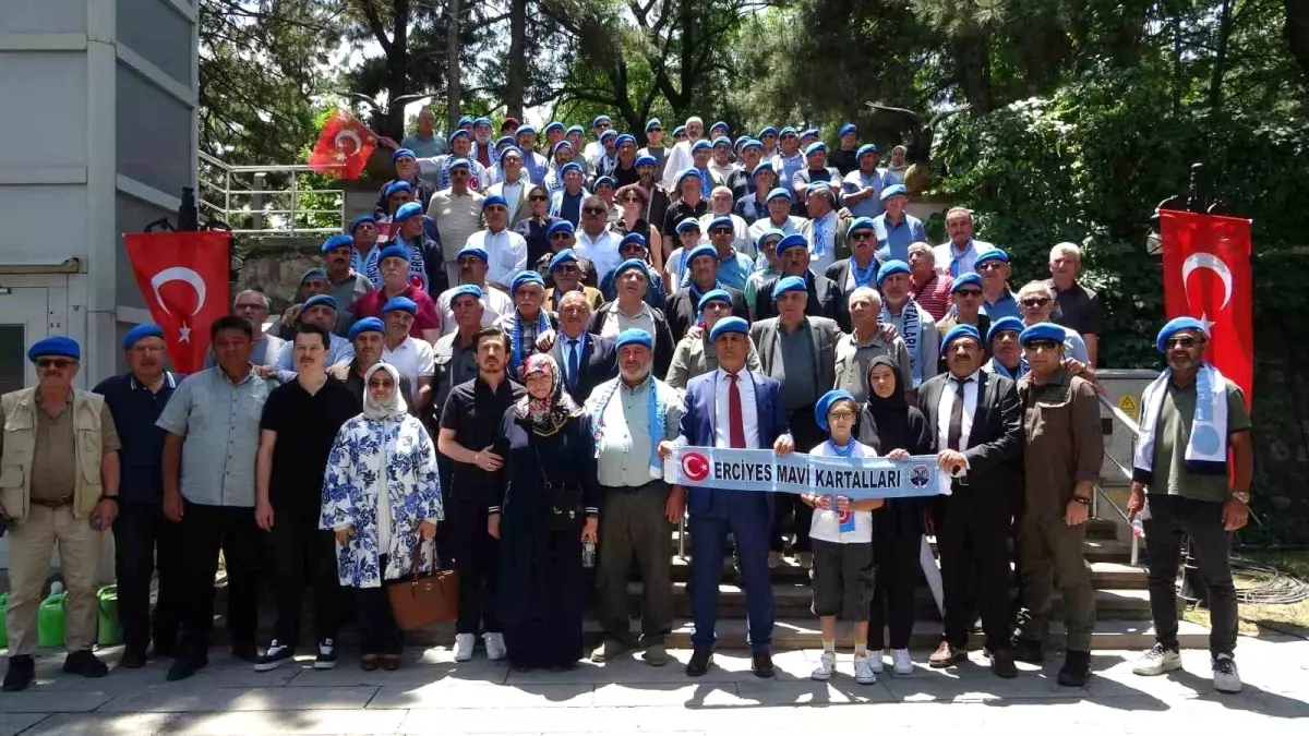 Erciyes Mavi Kartalları, Kütahya\'da şehit aileleriyle buluştu