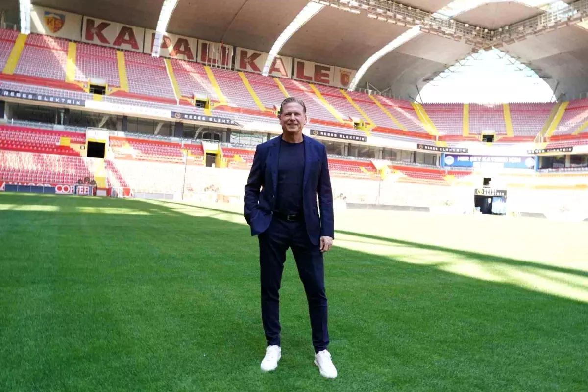 Gisdol, Kayserispor\'da 8 Yardımcı ile Çalışacak