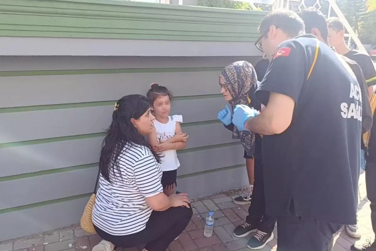 Olay yerinde yürek sızlatan anlar! Yaralanan annesini bir an bırakmadı