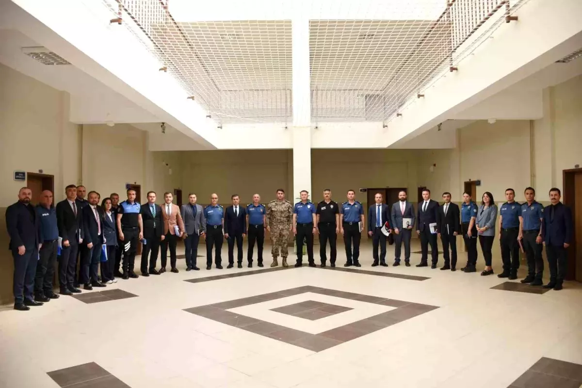 Sınır Ötesine Uğurlanan Polisler